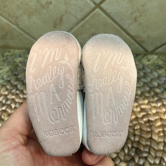 Robeez Leather soft shoes Mermaid Iridescent Seashell 0-6 months - Picture 5 of 6